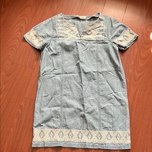 Madewell size M Embroidered Denim light‎ blue Dress